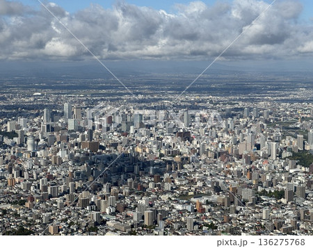 藻岩山から見る札幌の街並み 136275768