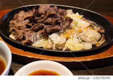 おいしい黒毛和牛焼き肉と野菜 136276040
