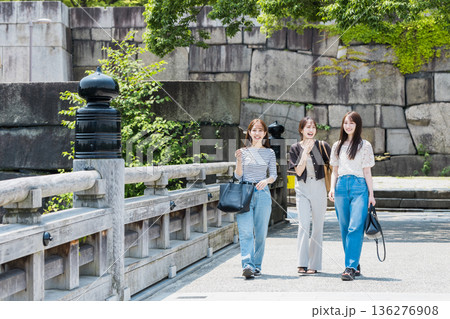 女子旅 大阪城の観光 女子旅 大阪城の観光 136276908