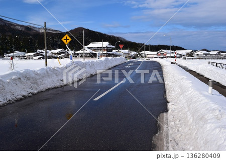 豪雪地方の道路 山形県 136280409