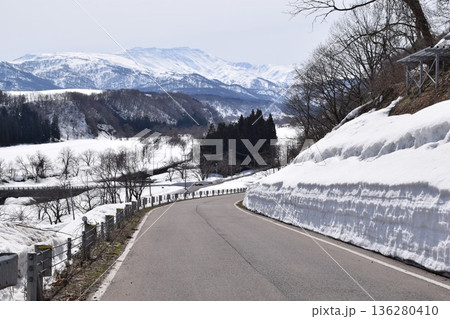 豪雪地方の道路 山形県 136280410