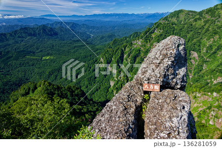 戸隠山・八方睨から見る西岳と北アルプスの山並み 136281059