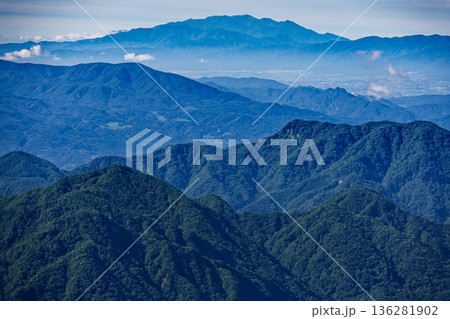 戸隠山・八方睨から見る中央アルプスの山並み 136281902