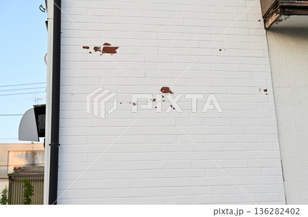 外壁損傷　老朽化　劣化　住居　店舗 136282402