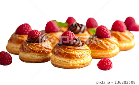 ラズベリーチョコレートのコルネッティ イタリアンペイストリーのイラスト 136282509