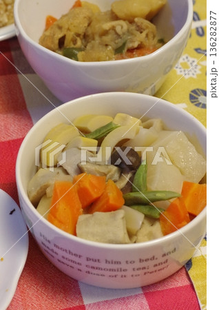 綺麗な盛りつけの美味しいお煮しめ 綺麗な盛りつけの美味しいお煮しめ 136282877