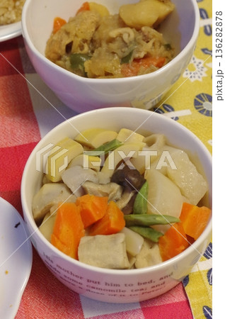 綺麗な盛りつけの美味しいお煮しめ 綺麗な盛りつけの美味しいお煮しめ 136282878