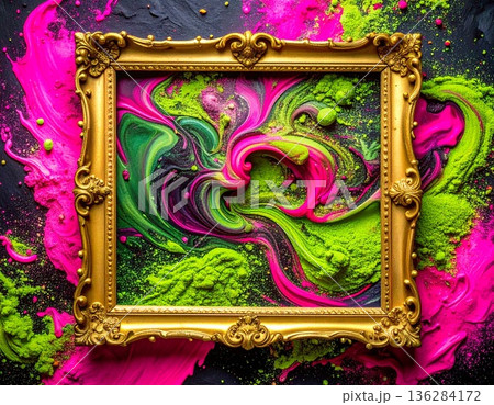 金色の額縁から溢れる鮮やかな粉末のアート 136284172