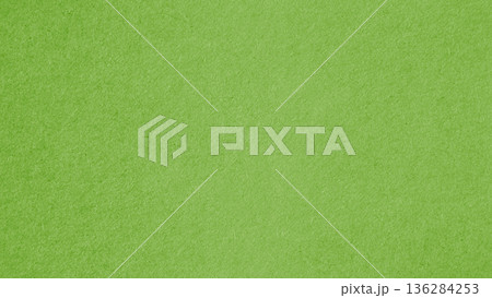 ざらざら風合いのある緑の紙素材 136284253