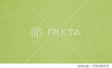 ざらざら風合いのあるオリーブ緑色の紙素材 136284255