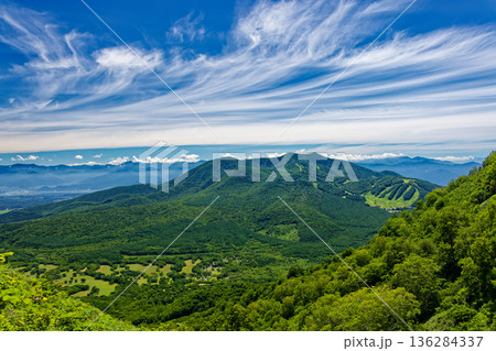 戸隠山から高妻山への登山道から見る飯縄山 136284337