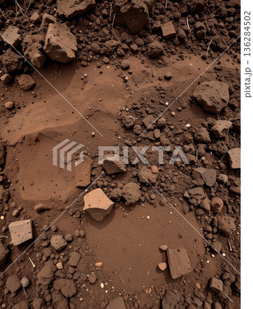 リアルな土の質感と小石の地面。建設や農業に使える背景テクスチャ 136284502