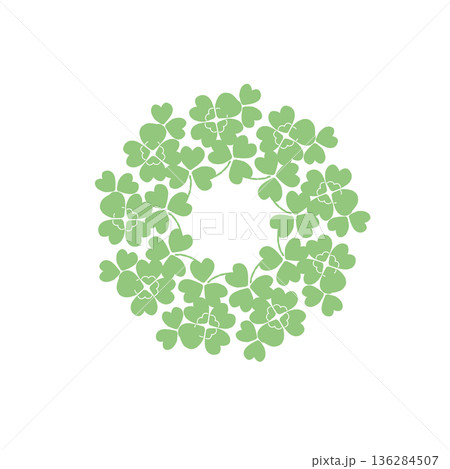 手描きのクローバーが集まった円形フレーム 手描きのクローバーが集まった円形フレーム 136284507