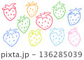 カラフルな手描きのイチゴ 136285039
