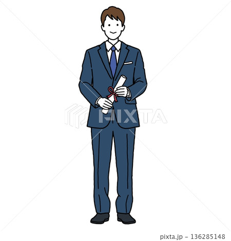 卒業証書を持つスーツ姿の卒業生（男性） 136285148