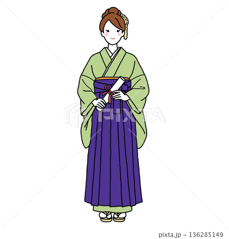 卒業証書を持つ袴姿の卒業生（女性） 136285149