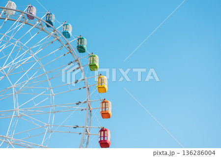 カラフルな観覧車 カラフルな観覧車 136286004