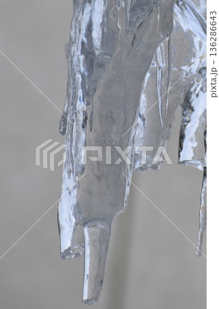 氷とツララ 氷とツララ 136286643