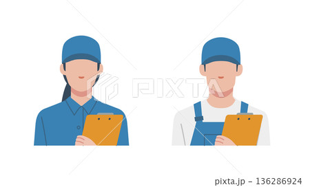 クリップボードを持った作業員 136286924