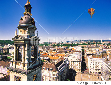 イシュトヴァーン大聖堂より美しい街並み 136288016