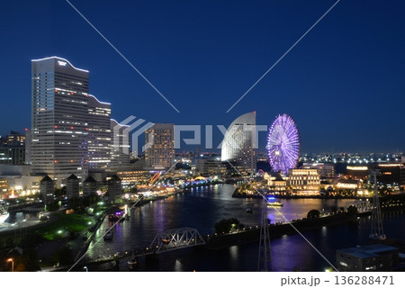 桜木町ワシントンホテルから見たみなとみらいの夜景 桜木町ワシントンホテルから見たみなとみらいの夜景 136288471
