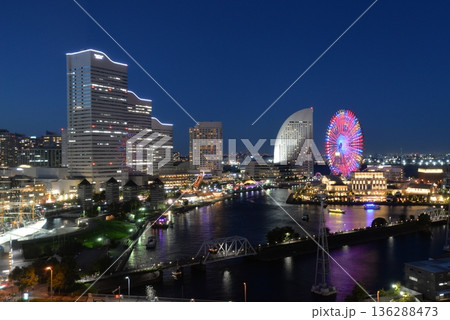 桜木町ワシントンホテルから見たみなとみらいの夜景 桜木町ワシントンホテルから見たみなとみらいの夜景 136288473