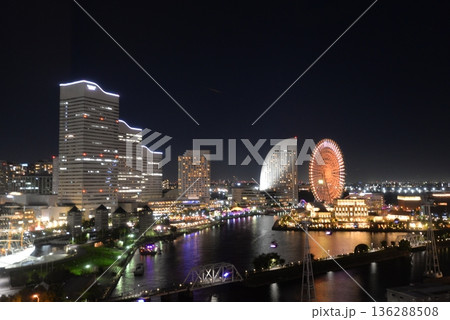 桜木町ワシントンホテルから見たみなとみらいの夜景 136288508