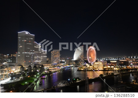 桜木町ワシントンホテルから見たみなとみらいの夜景 桜木町ワシントンホテルから見たみなとみらいの夜景 136288510