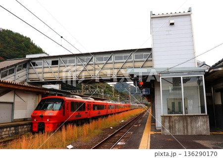 有田駅 佐賀県 有田 JR佐世保線 JR 松浦鉄道 電車 ホーム 駅舎 駅 JR九州 有田駅 佐賀県 有田 JR佐世保線 JR 松浦鉄道 電車 ホーム 駅舎 駅 JR九州 136290170