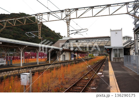 有田駅 佐賀県 有田 JR佐世保線 JR 松浦鉄道 電車 ホーム 駅舎 駅 JR九州 有田駅 佐賀県 有田 JR佐世保線 JR 松浦鉄道 電車 ホーム 駅舎 駅 JR九州 136290175