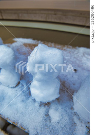 雪だるま 136290496