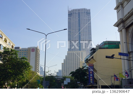 タイ バンコク シーロム通り付近の風景 タイ バンコク シーロム通り付近の風景 136290647