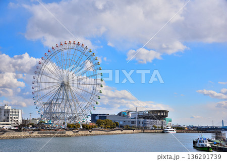 《愛知県》名古屋港ガーデンふ頭　シートレインランドの観覧車と名古屋港水族館 136291739