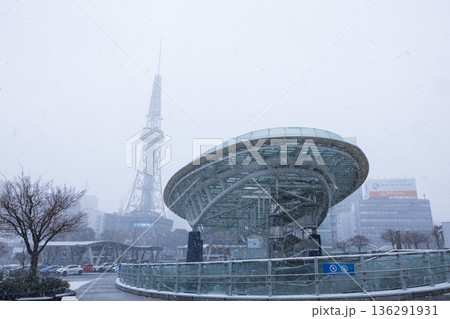 雪の名古屋テレビ塔とオアシス21 136291931