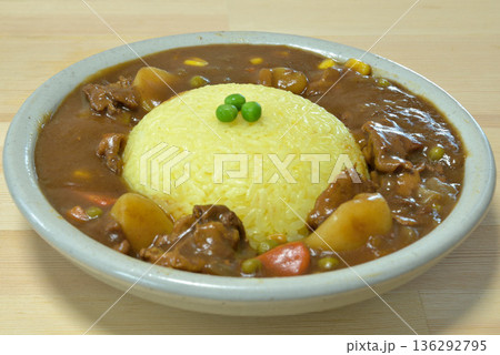 二日目のカレーはてんこ盛り 136292795