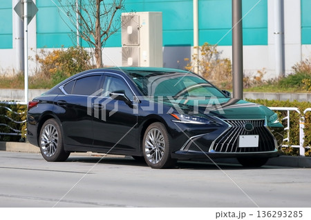黒い高級セダン 136293285