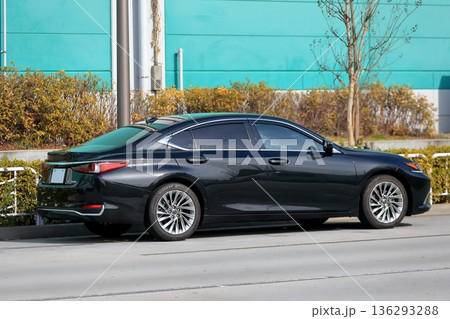 黒い高級セダン 136293288