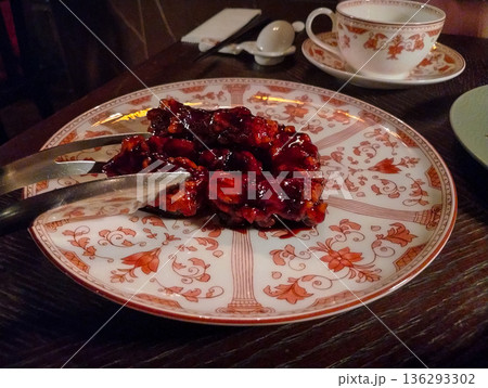 メインディッシュの黒酢豚 136293302