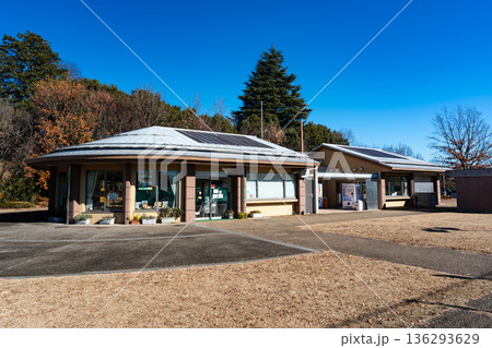 若葉台公園の管理棟　東京都稲城市若葉台 136293629