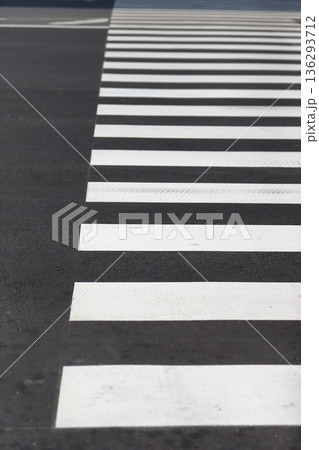 横断歩道 136293712