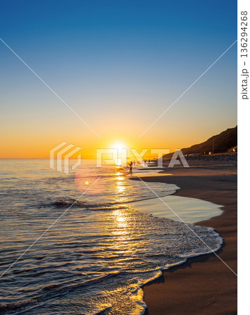 太平洋沿岸の夕焼け 136294268