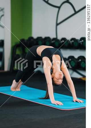 ヨガ フィットネス 健康 136295157