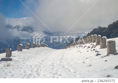 Pristine winter mountain views reveal snow-covered peaks and untouched alpine landscapes in the Sierra Nevada, Spain. 136295572
