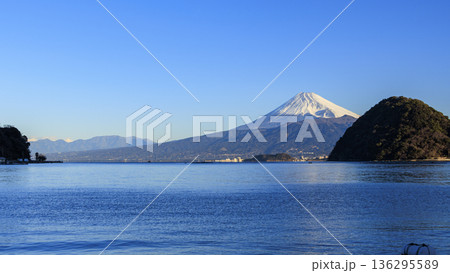西伊豆から見た富士山 136295589