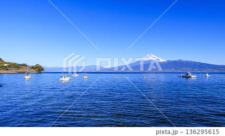 西伊豆から見た富士山 西伊豆から見た富士山 136295615