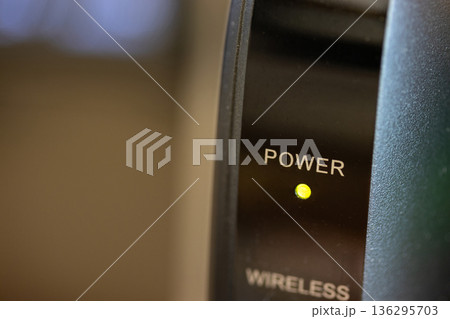 Wi-Fiルーターの電源ランプ Wi-Fiルーターの電源ランプ 136295703
