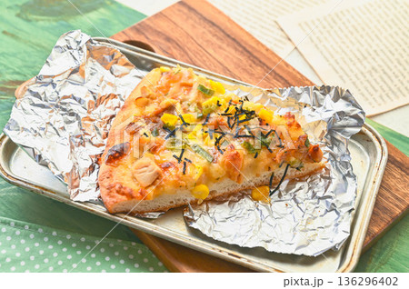 リベイクする照り焼きチキンピザ 136296402