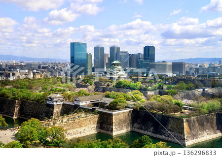 大阪城・ビル群とお城（大阪府・大阪市） 136296833