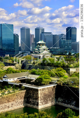 大阪城・ビル群とお城(大阪府・大阪市) 大阪城・ビル群とお城(大阪府・大阪市) 136296836