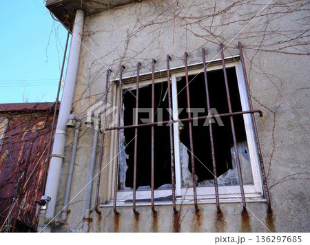 火災で焼けた民家　火事 136297685